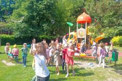 Puchatki - zabawy w ogrodzie z okazji Dnia Dziecka
